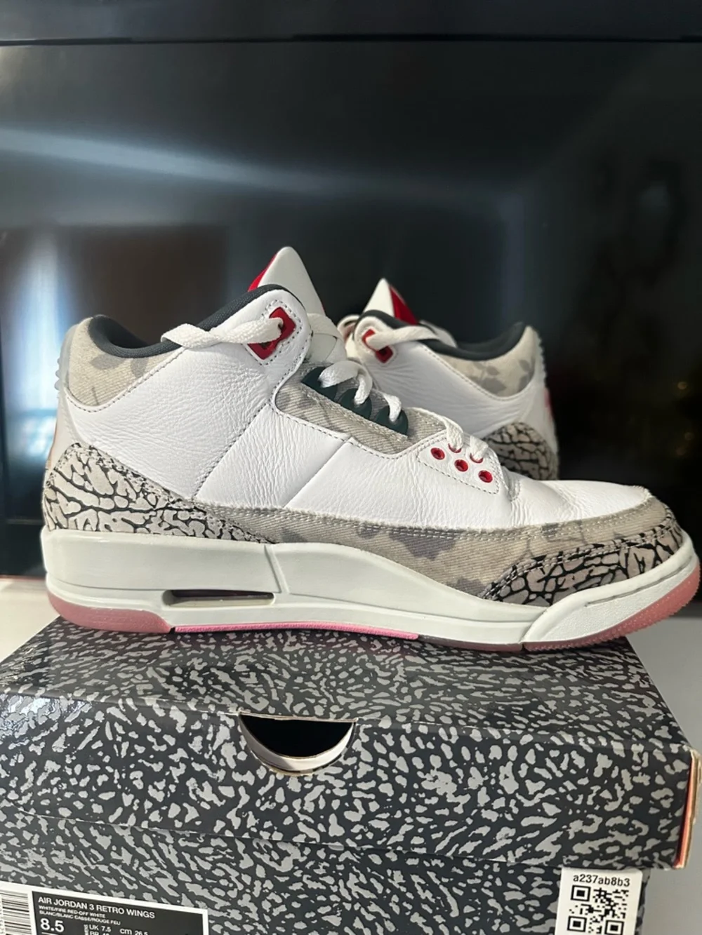 Air Jordan 3 Retro Wings - Picture 7 of 13